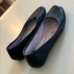Johnston & Murphy Black Leather Women's Flats size 7